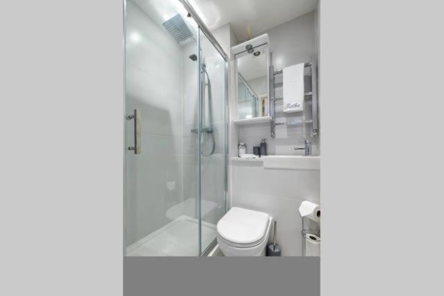 Three Bedroom Apartment By Beautiful Park ロンドン エクステリア 写真