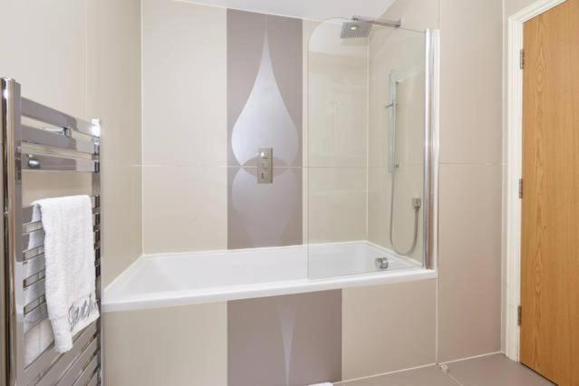 Three Bedroom Apartment By Beautiful Park ロンドン エクステリア 写真