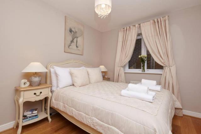 Three Bedroom Apartment By Beautiful Park ロンドン エクステリア 写真