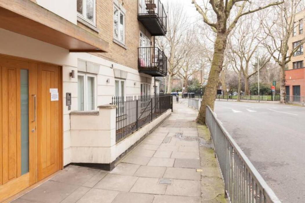 Three Bedroom Apartment By Beautiful Park ロンドン エクステリア 写真