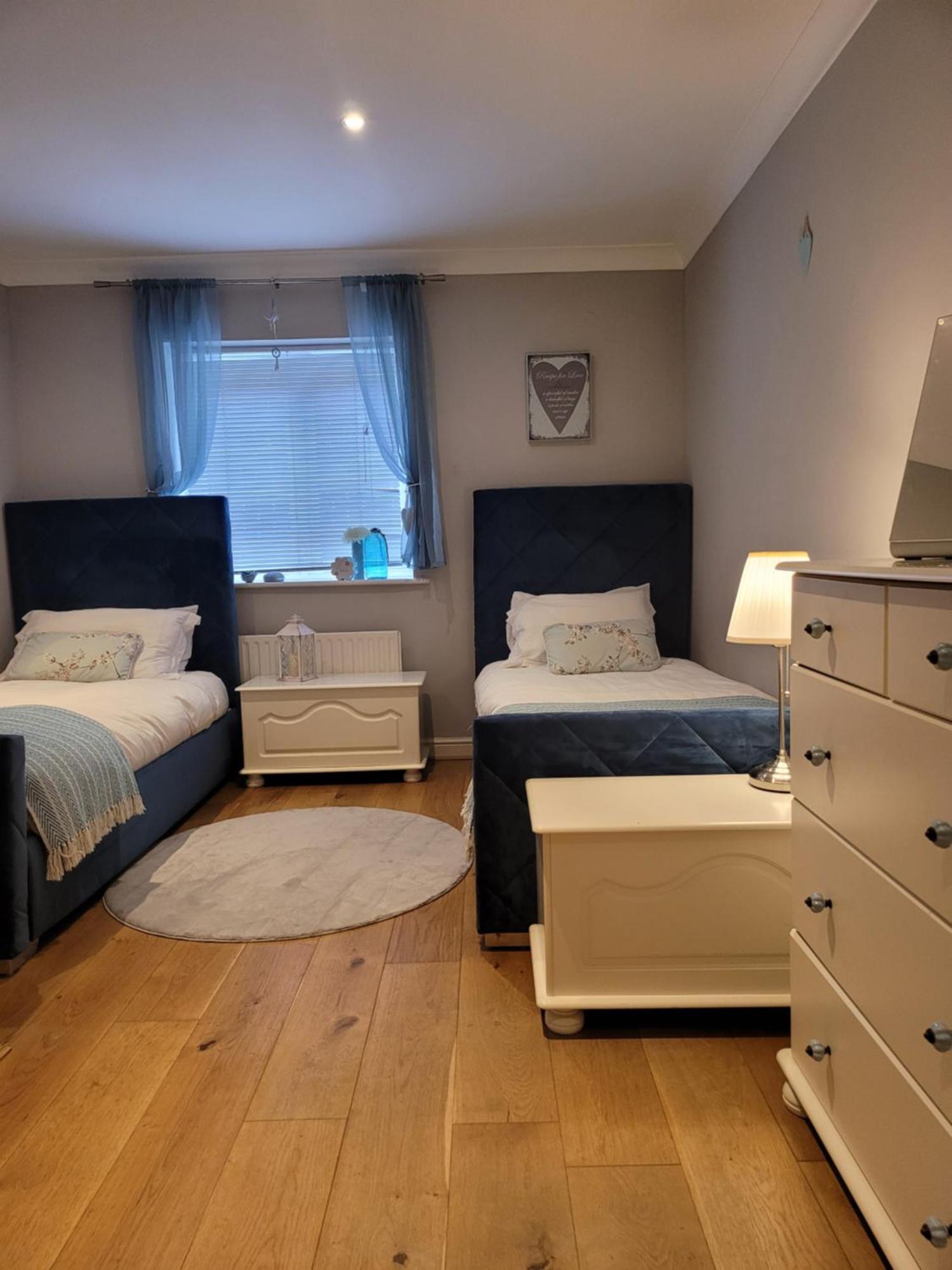 Three Bedroom Apartment By Beautiful Park ロンドン エクステリア 写真